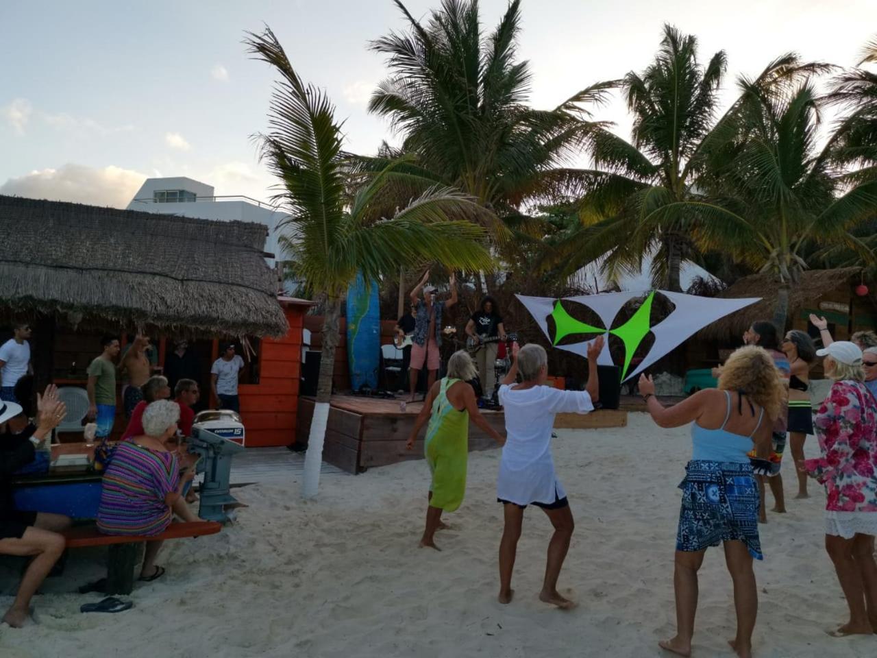 The Diving Lodge Downtown Puerto Morelos Exterior photo