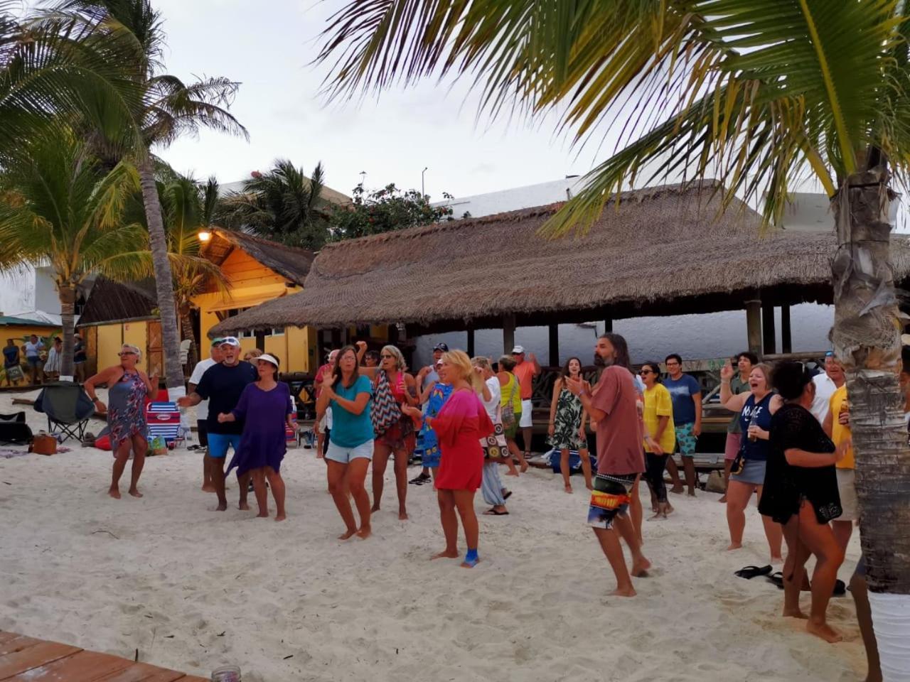 The Diving Lodge Downtown Puerto Morelos Exterior photo